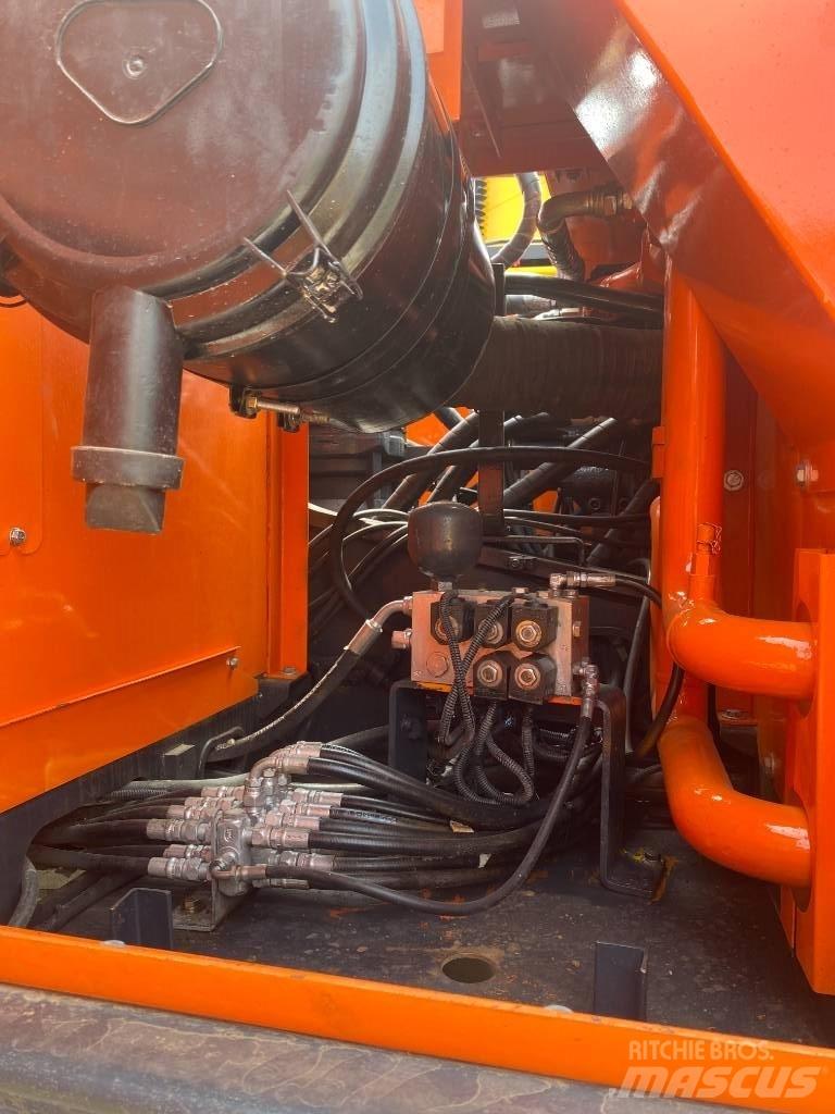 Doosan DX 300 Гусеничные экскаваторы
