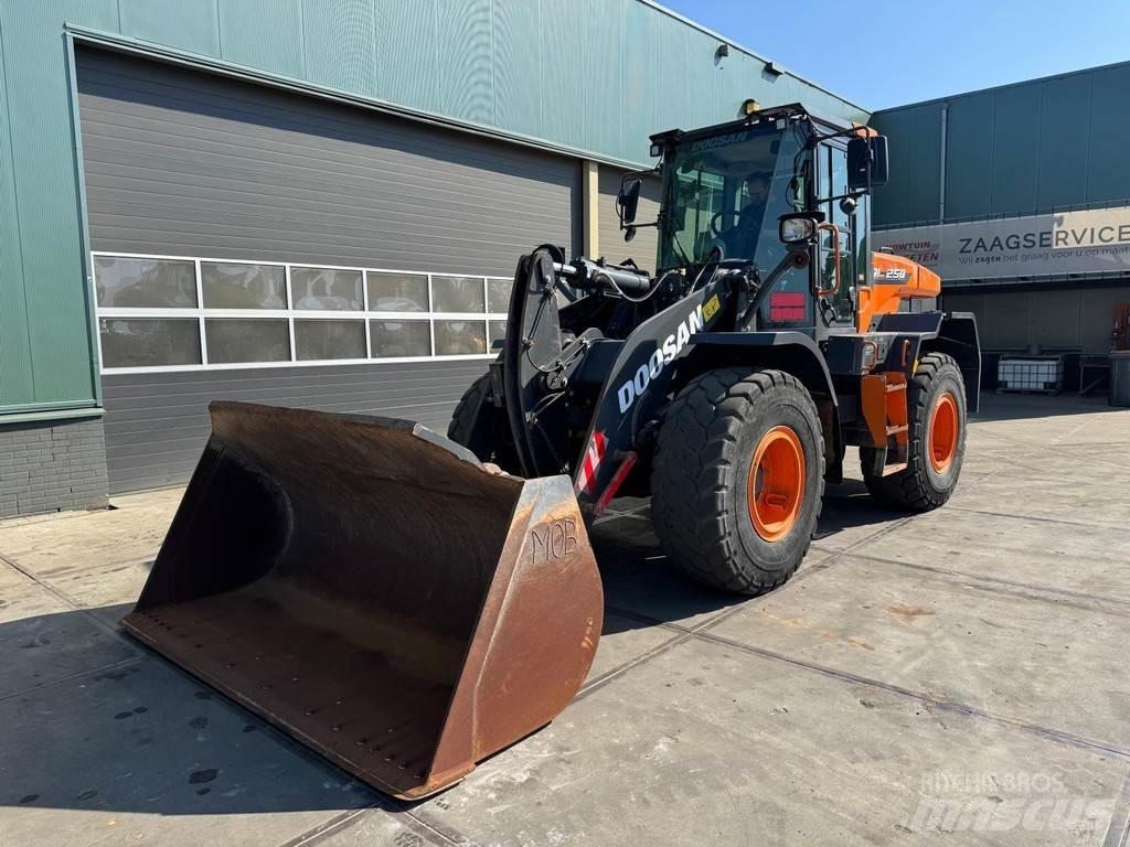 Doosan DL250-7 Фронтальные погрузчики