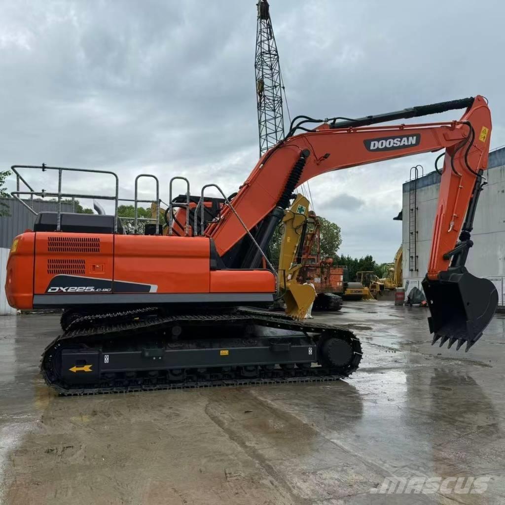 Doosan DX 225 LC Гусеничные экскаваторы