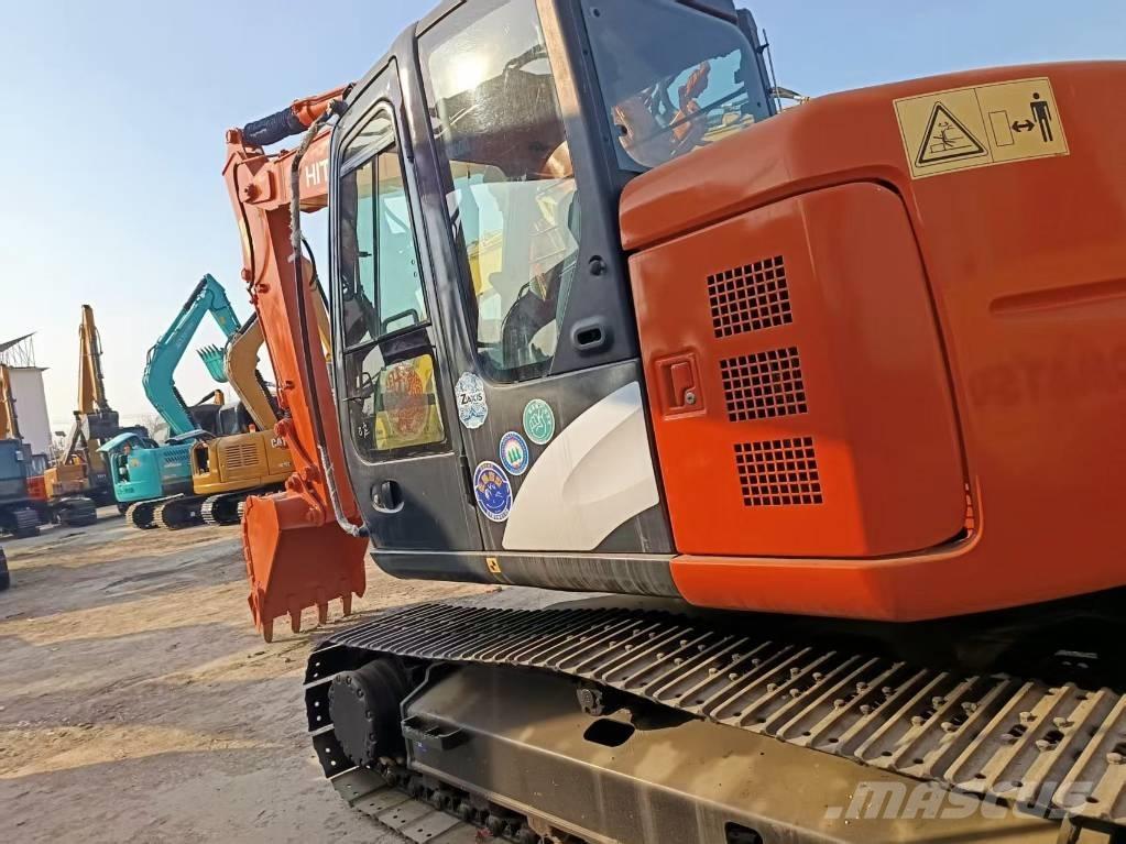 Hitachi ZX135 Гусеничные экскаваторы