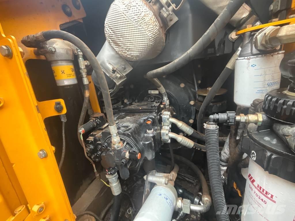 JCB JS 130 LC Гусеничные экскаваторы