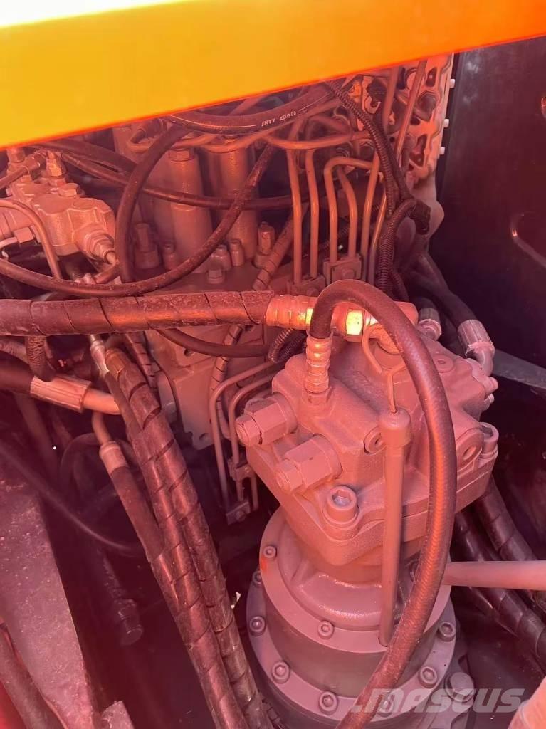 Hitachi ZX 120 Гусеничные экскаваторы