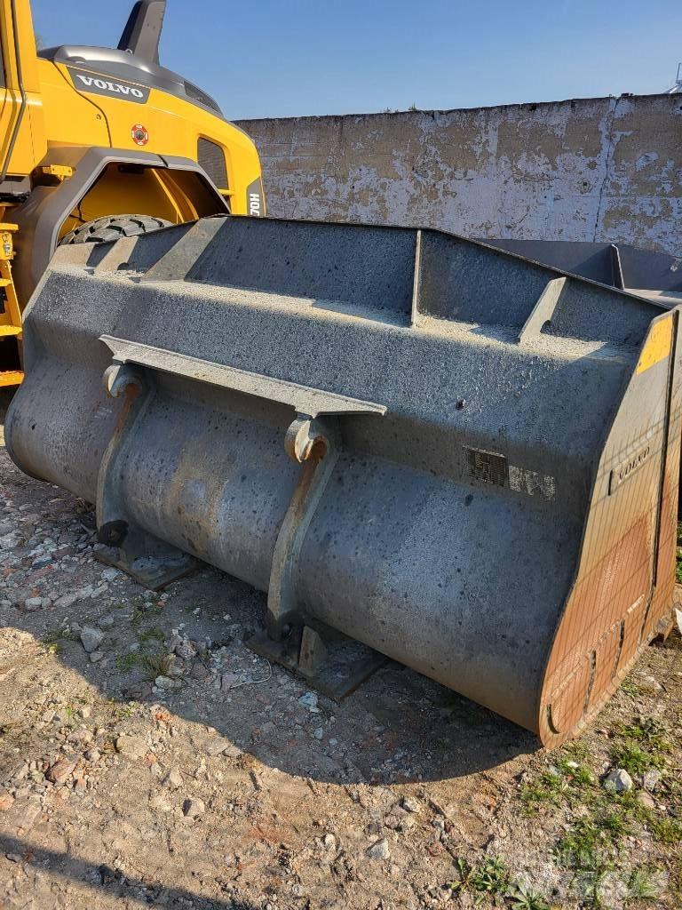 Volvo L 120 H Фронтальные погрузчики