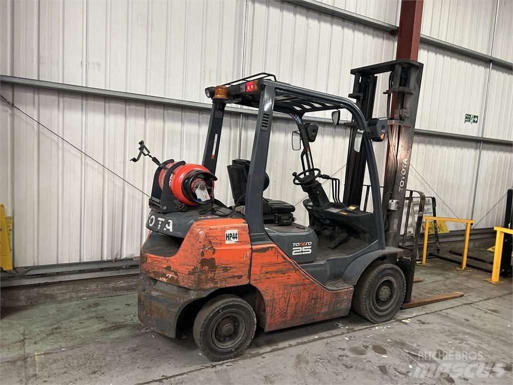 Toyota 02-8FGF25 Газовые погрузчики