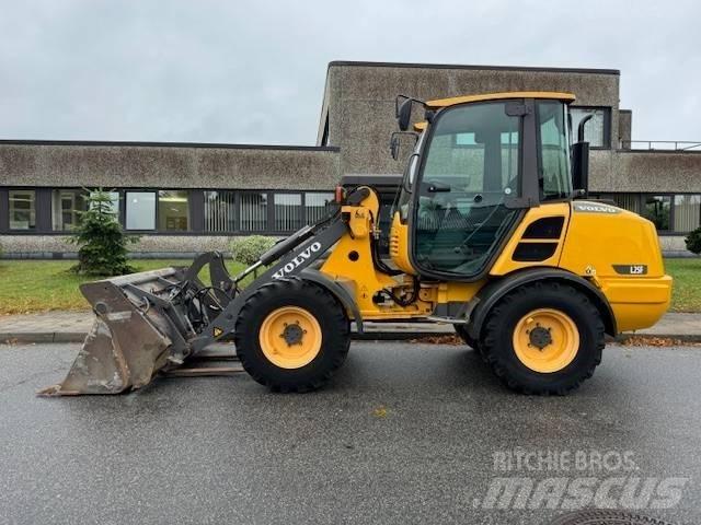 Volvo L 25 F Фронтальные погрузчики