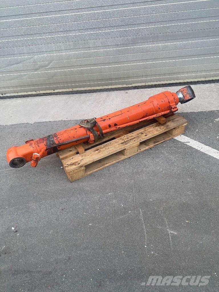 Hitachi ZX 250 LC Гусеничные экскаваторы