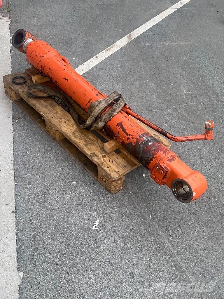 Hitachi ZX 250 LC Гусеничные экскаваторы