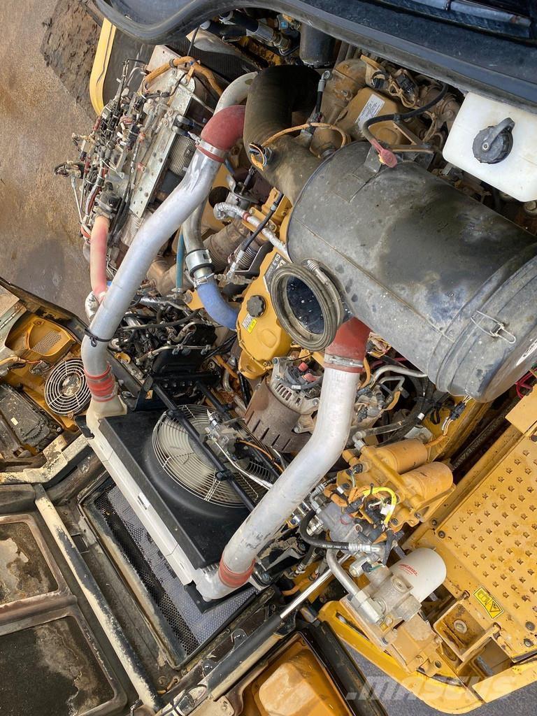 CAT 725C2 NVT Шарнирно-сочленённые самосвалы