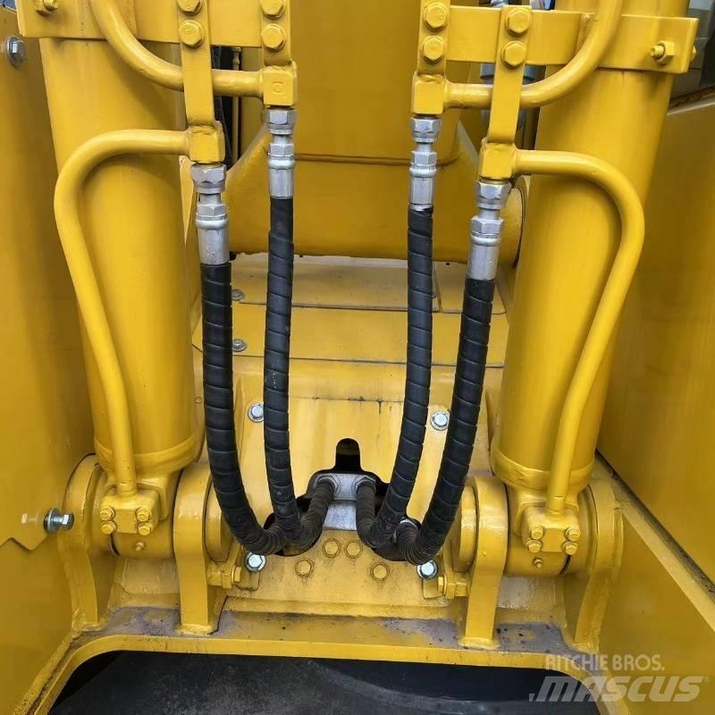 Komatsu PC 138 Гусеничные экскаваторы