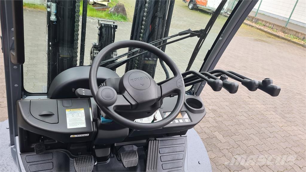 Toyota 02-8FGJF35 Газовые погрузчики