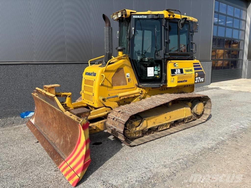 Komatsu D37 PX-23 Гусеничные бульдозеры