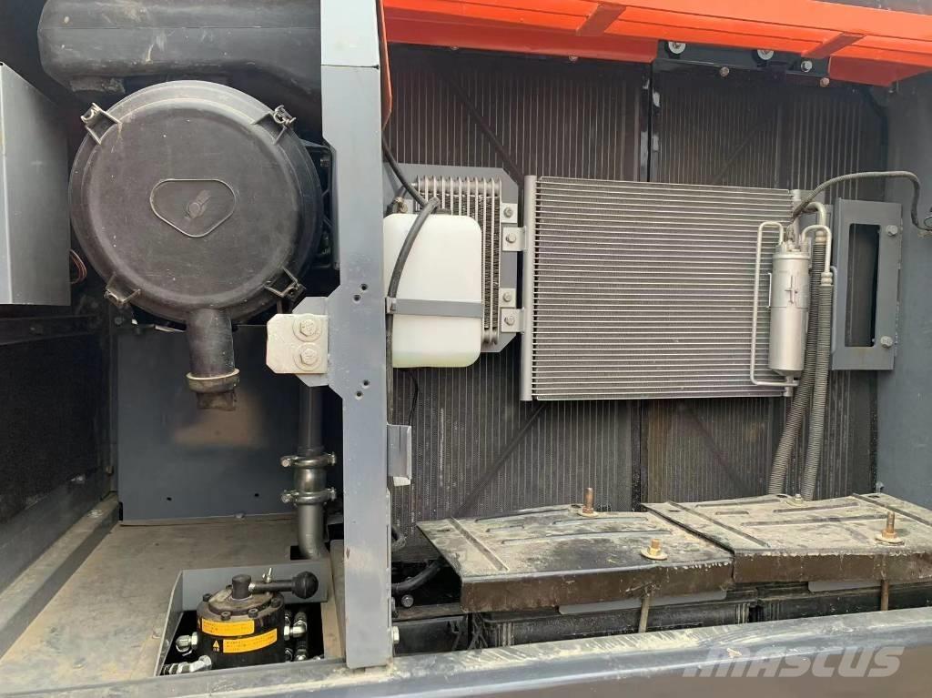 Hitachi ZX 200-3 Гусеничные экскаваторы