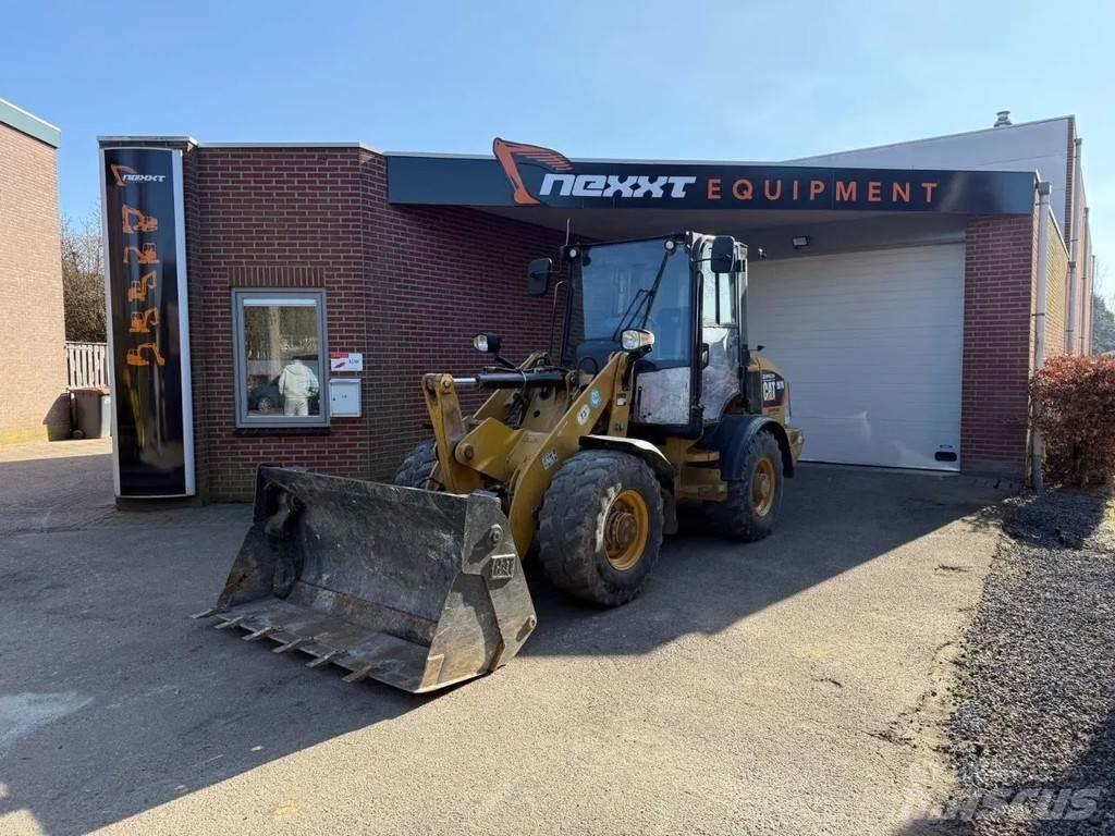 CAT 907M Фронтальные погрузчики