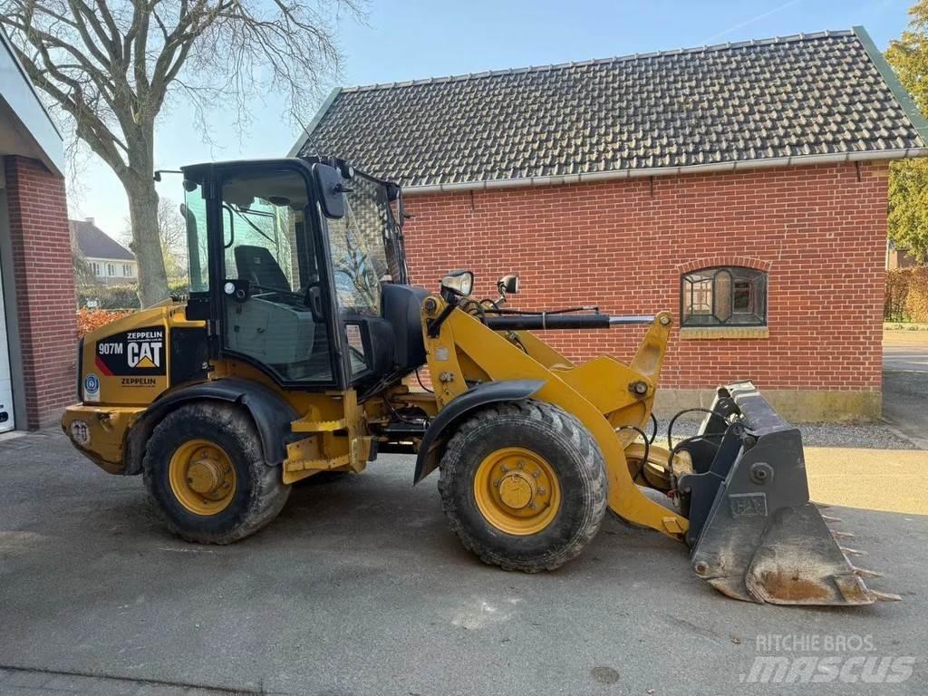 CAT 907M Фронтальные погрузчики