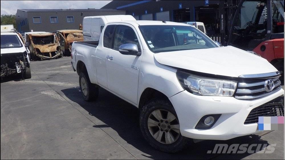 Toyota Hilux 4 Бортовые фургоны