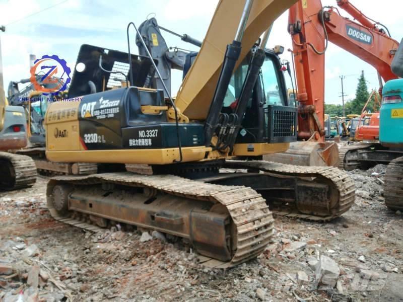 CAT 323 D L Гусеничные экскаваторы