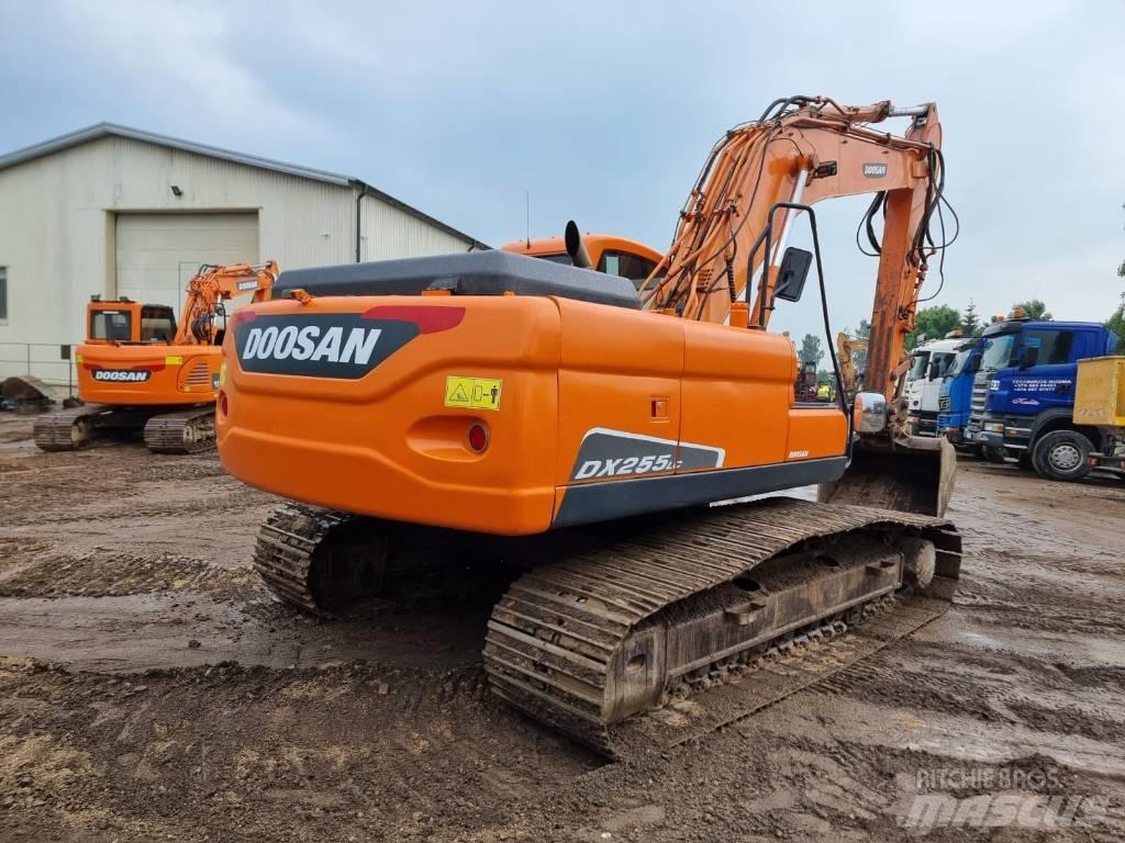 Doosan DX 255 LC Гусеничные экскаваторы