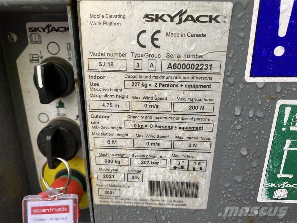 SkyJack SJ16 Вертикальные мачтовые подъемники