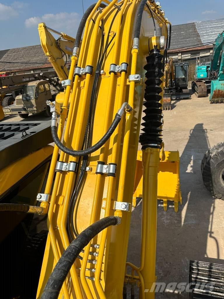 Komatsu PC 200-7 Гусеничные экскаваторы
