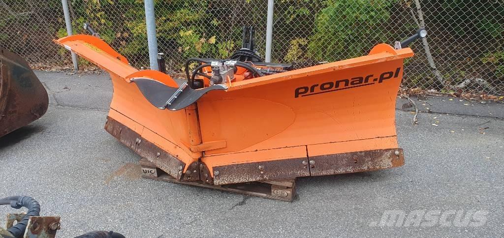 Pronar PUV 2800 M Снежные отвалы и плуги