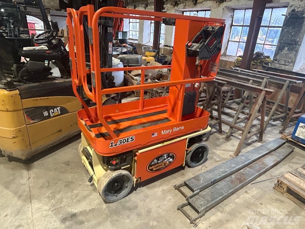 JLG 1230 ES Вертикальные мачтовые подъемники