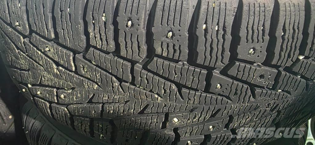 Toyota Hilux Бортовые фургоны