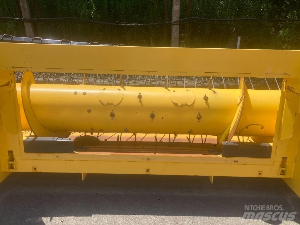 New Holland 790 CP Зерноуборочные комбайны