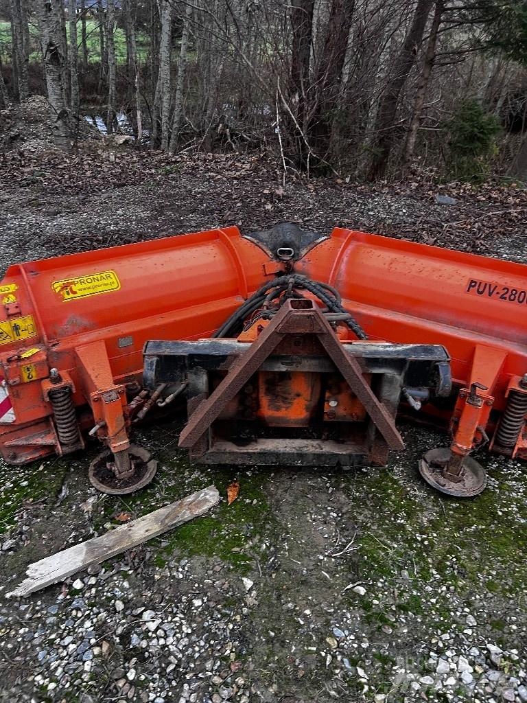 Pronar PUV 2800 Снежные отвалы и плуги
