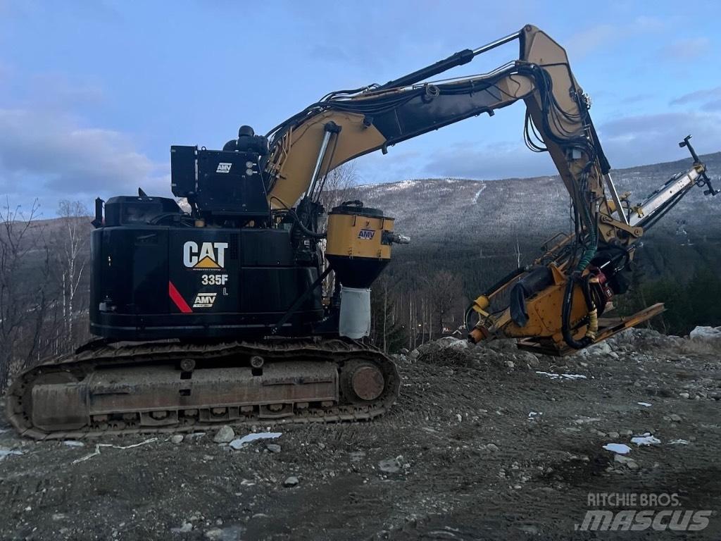 CAT 335 F L CR Буровые вышки