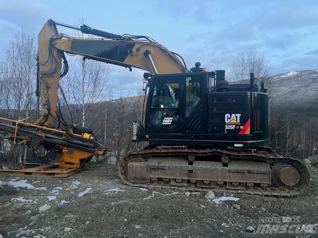 CAT 335 F L CR Буровые вышки