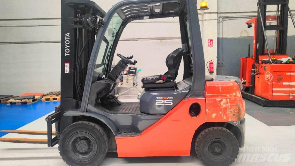 Toyota 52-8 FD F 25 Дизельные погрузчики