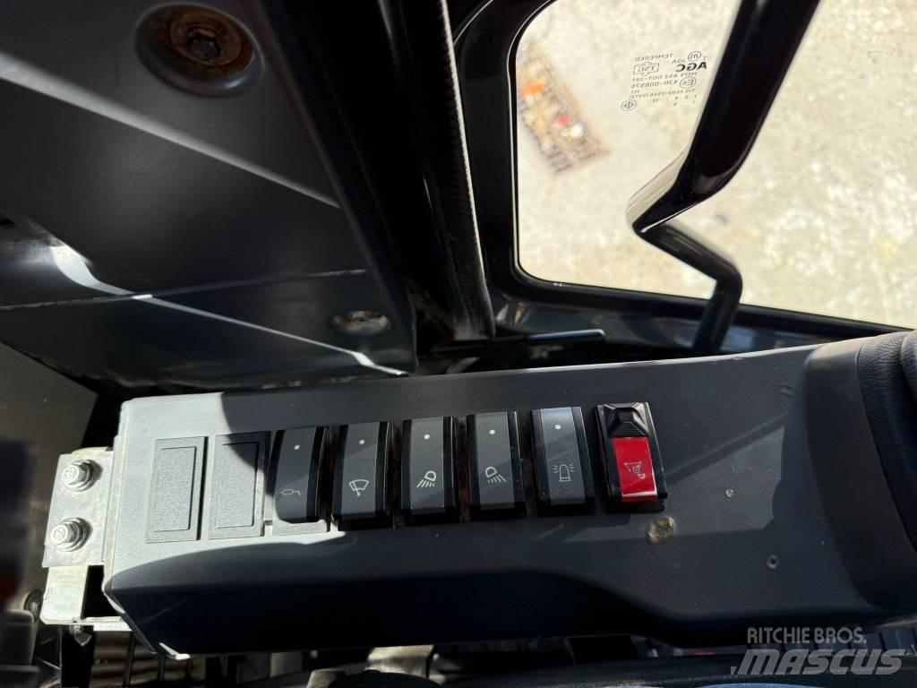 Komatsu PW 148-11 Колёсные экскаваторы