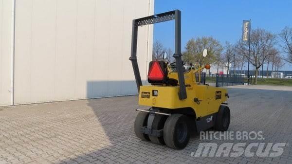 Sakai TS 160 Пневматические катки