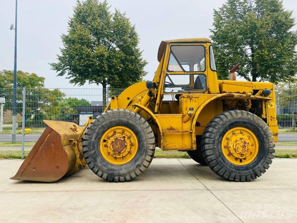 CAT 922 B Фронтальные погрузчики