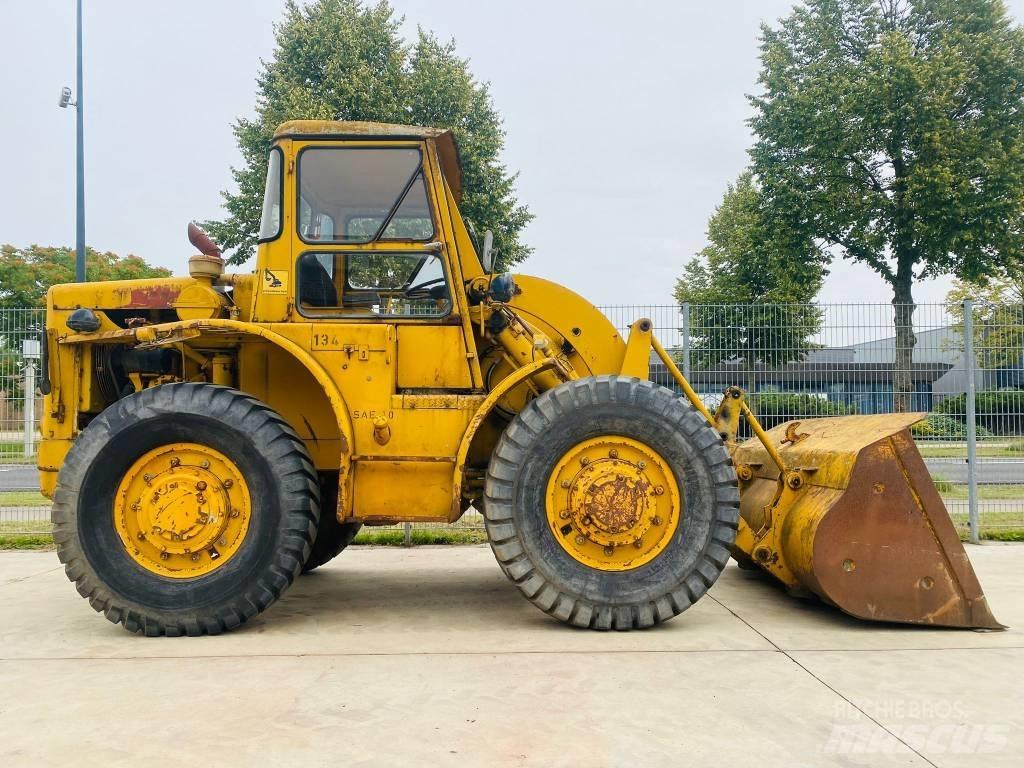 CAT 922 B Фронтальные погрузчики