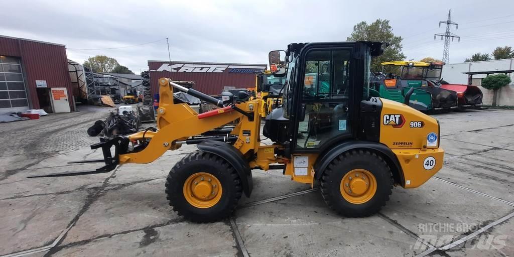 CAT 906 Фронтальные погрузчики