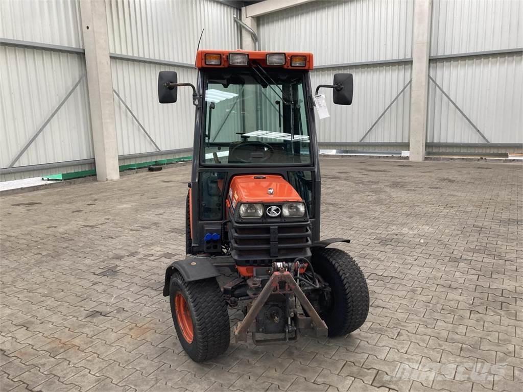 Kubota B2110 Коммунальные тракторы