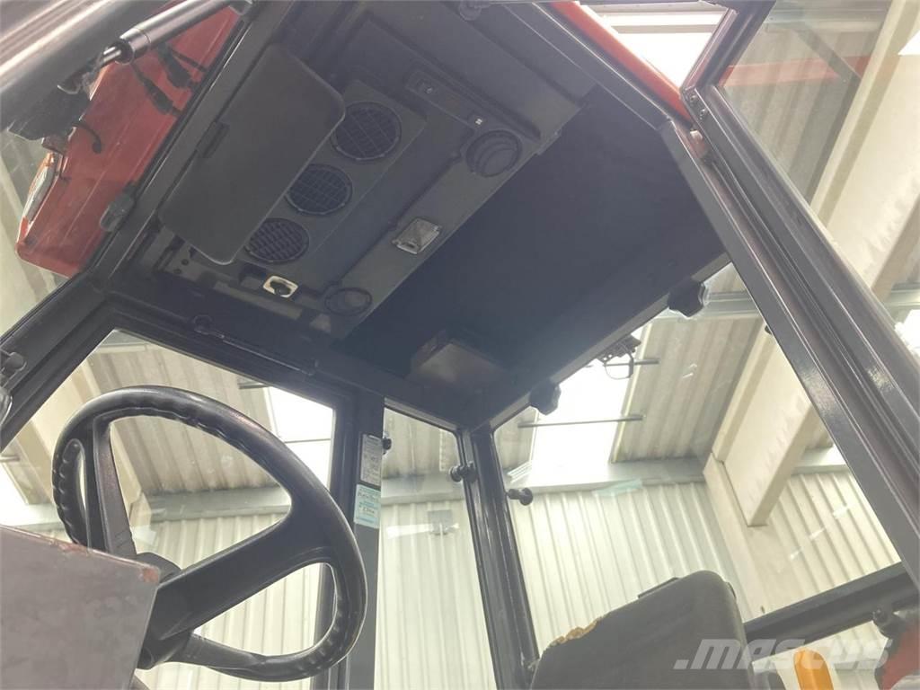 Kubota B2110 Коммунальные тракторы