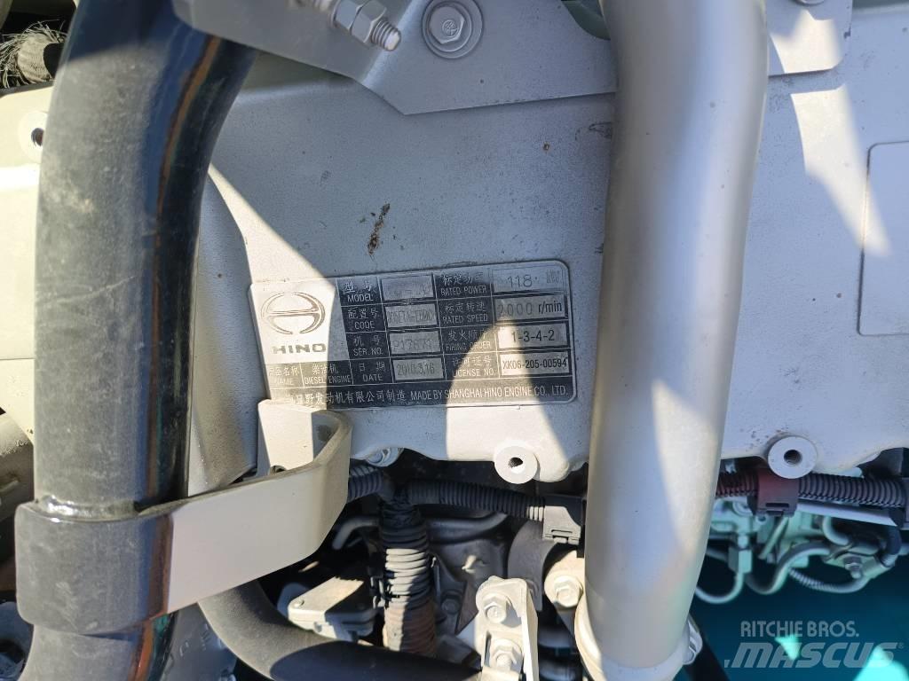 Kobelco SK200D Гусеничные экскаваторы