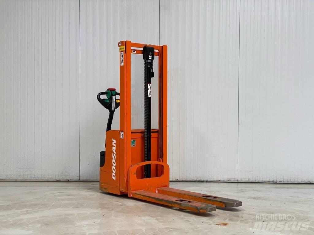 Doosan LEDS12.5C Ручные штабелёры с электроподъёмом