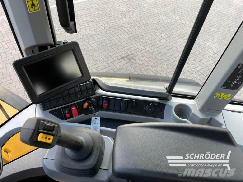 CAT 938 HL Фронтальные погрузчики