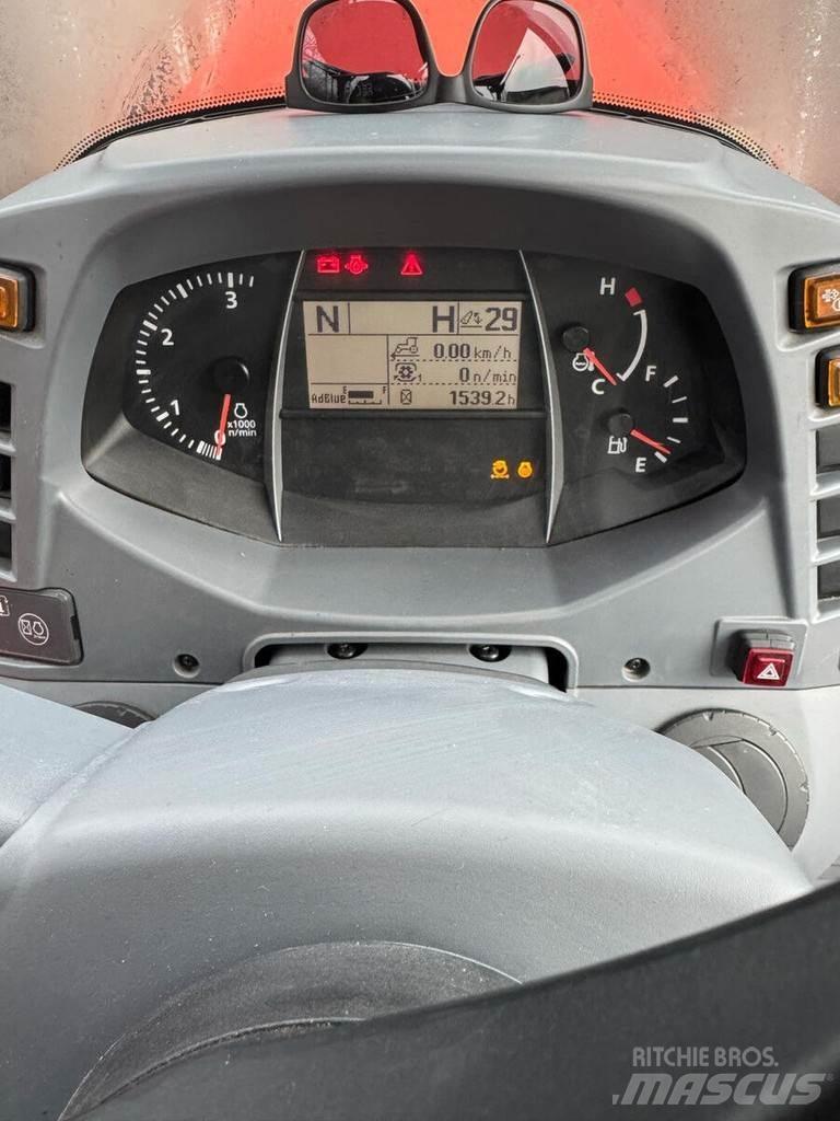 Kubota M135GX Трактора