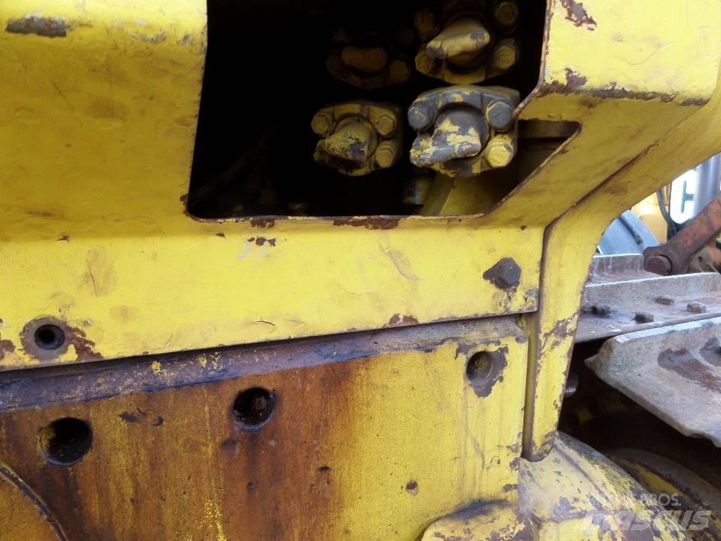 Komatsu D85P-21 Гусеничные бульдозеры