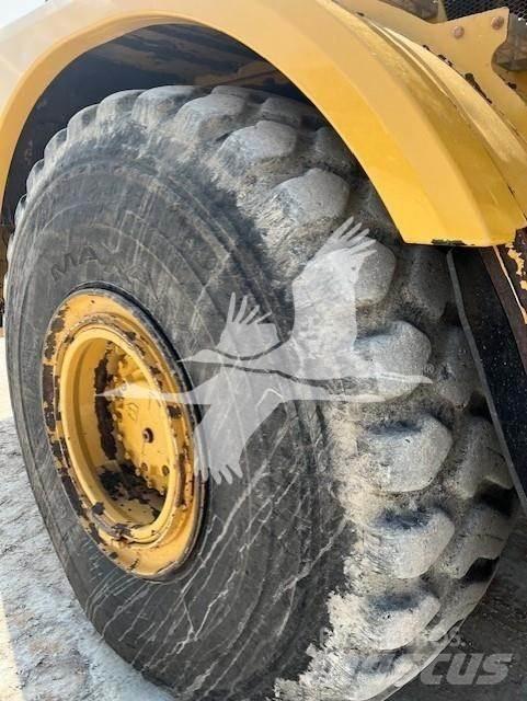 CAT 740B Шарнирно-сочленённые самосвалы