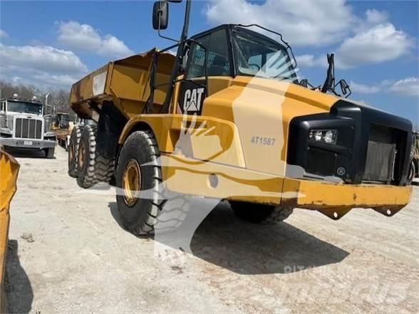 CAT 740B Шарнирно-сочленённые самосвалы