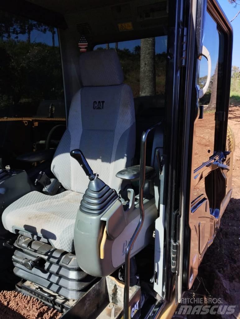 CAT 320D2 Гусеничные экскаваторы