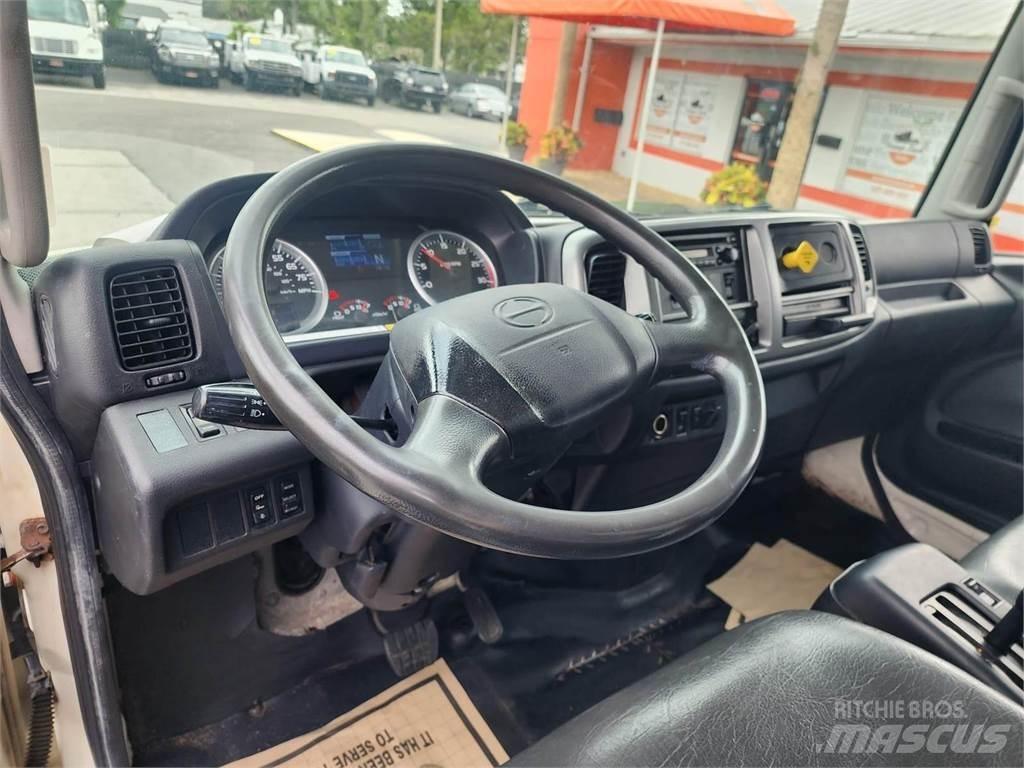 Hino 338 Грузовики-Фургоны