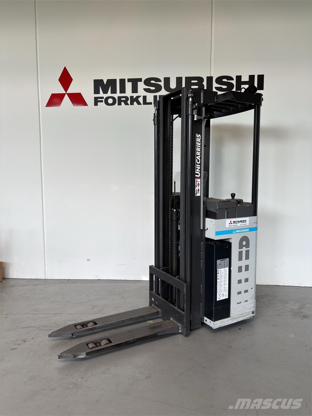 Atlet AJN160 Самоходные электроштабелёры