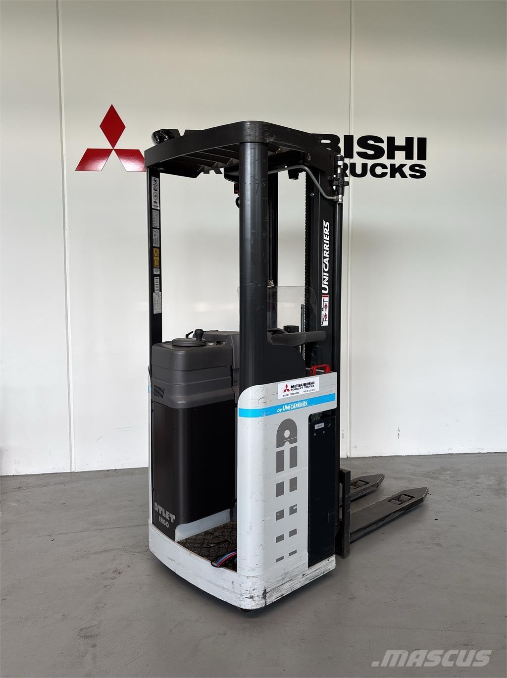 Atlet AJN160 Самоходные электроштабелёры