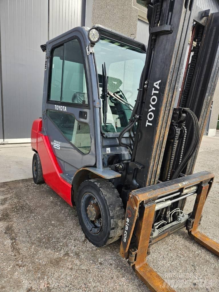Toyota 02-8 FDF 25 Дизельные погрузчики